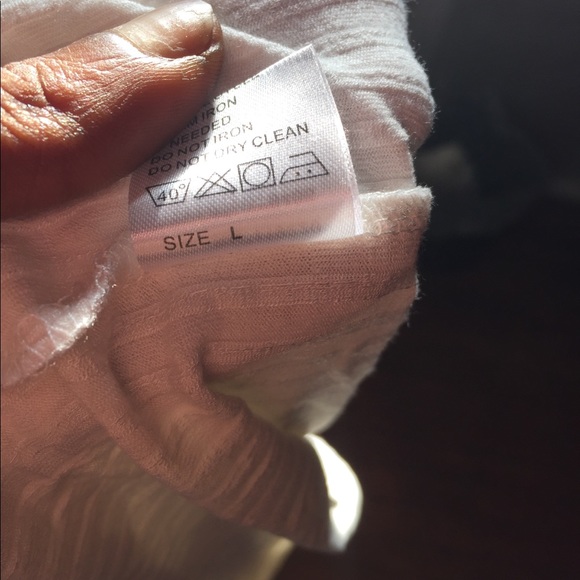 White top - Picture 2 of 2